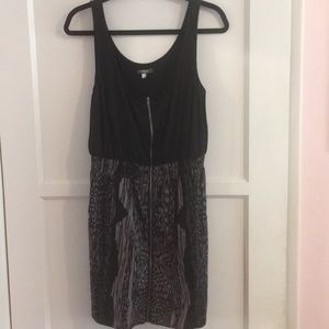 Zip up dress with pockets